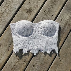 💥3 for$15💥Revamped white floral lace partial corset crop top